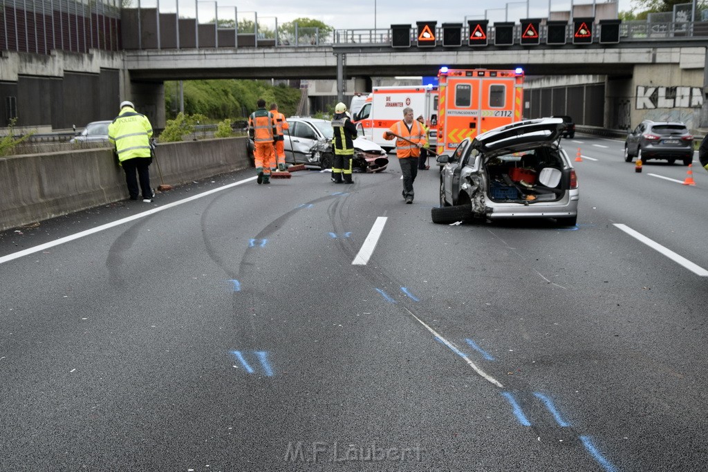 VU Auffahrunfall A 3 Rich Oberhausen kurz vor AS Koeln Dellbrueck P148.JPG - Miklos Laubert